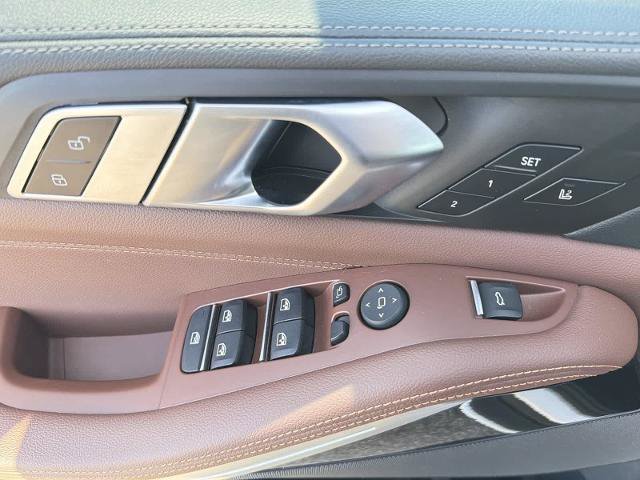 Used 2022 BMW X5 xDrive40i AWD/4WD image 17