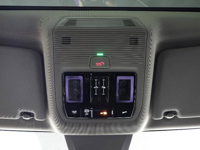 Used 2024 Volkswagen Atlas SEL Premium R-Line image 18