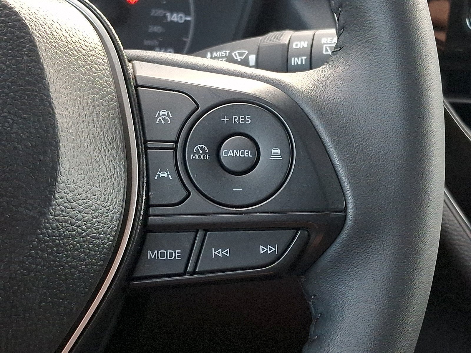 Used 2025 Toyota Corolla Cross LE FWD image 20