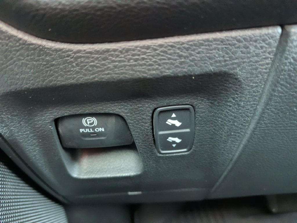 Used 2023 RAM 1500 Laramie AWD/4WD image 30