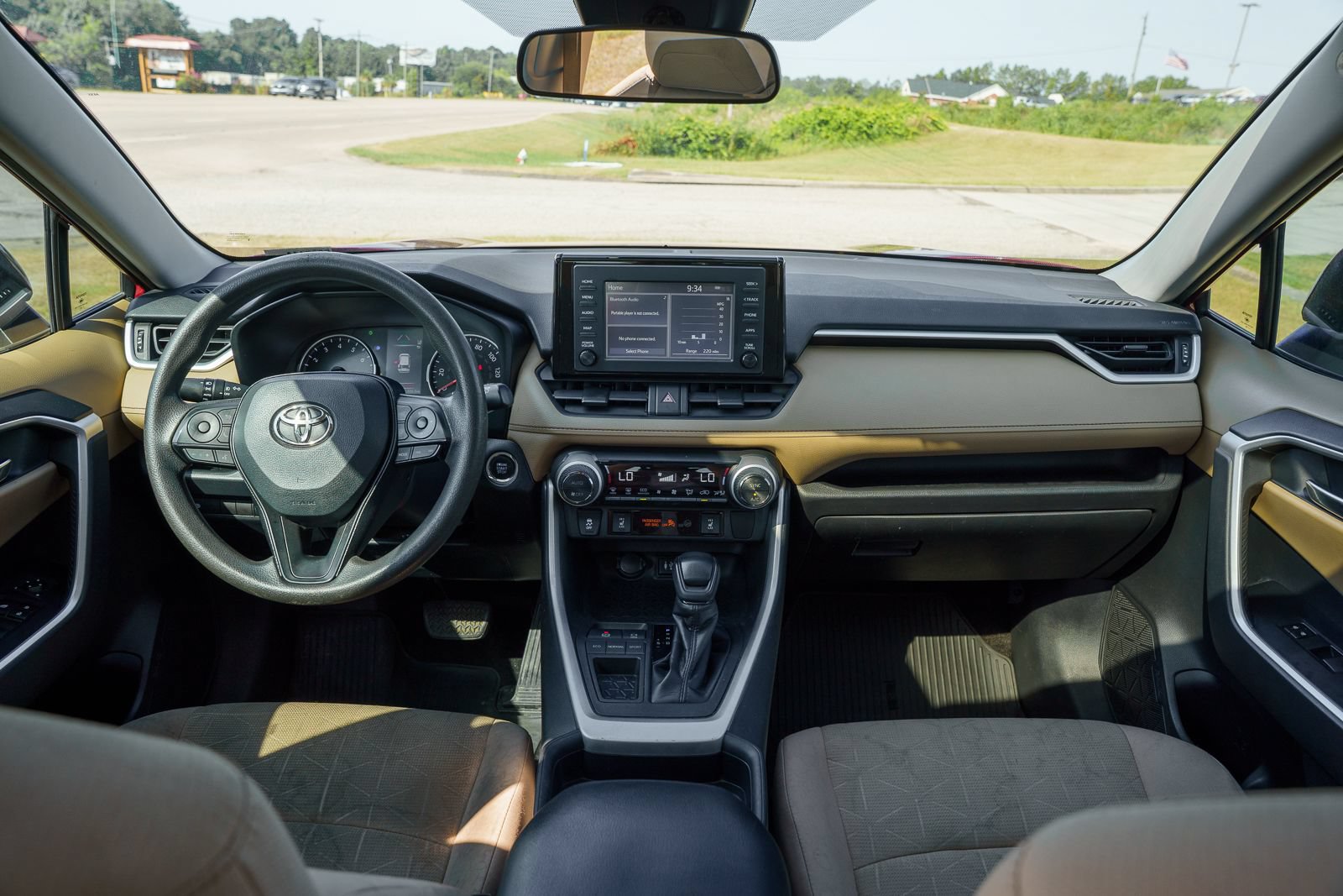 Used 2019 Toyota RAV4 XLE w/ Convenience Package FWD image 25