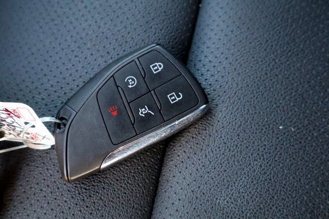 Used 2025 Chevrolet Traverse LT image 38