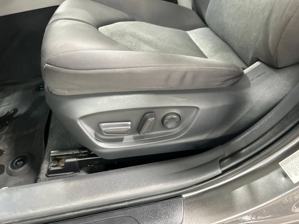 Used 2018 Toyota Camry LE FWD image 6