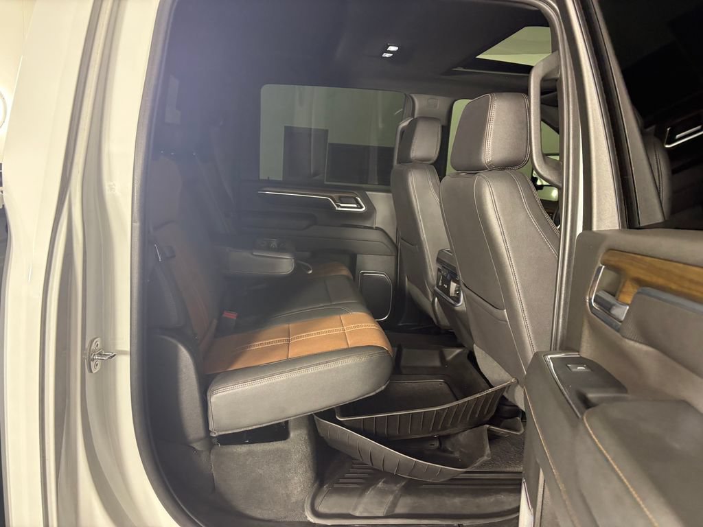 Used 2024 Chevrolet Silverado 2500 High Country w/ High Country Premium Package AWD/4WD image 36