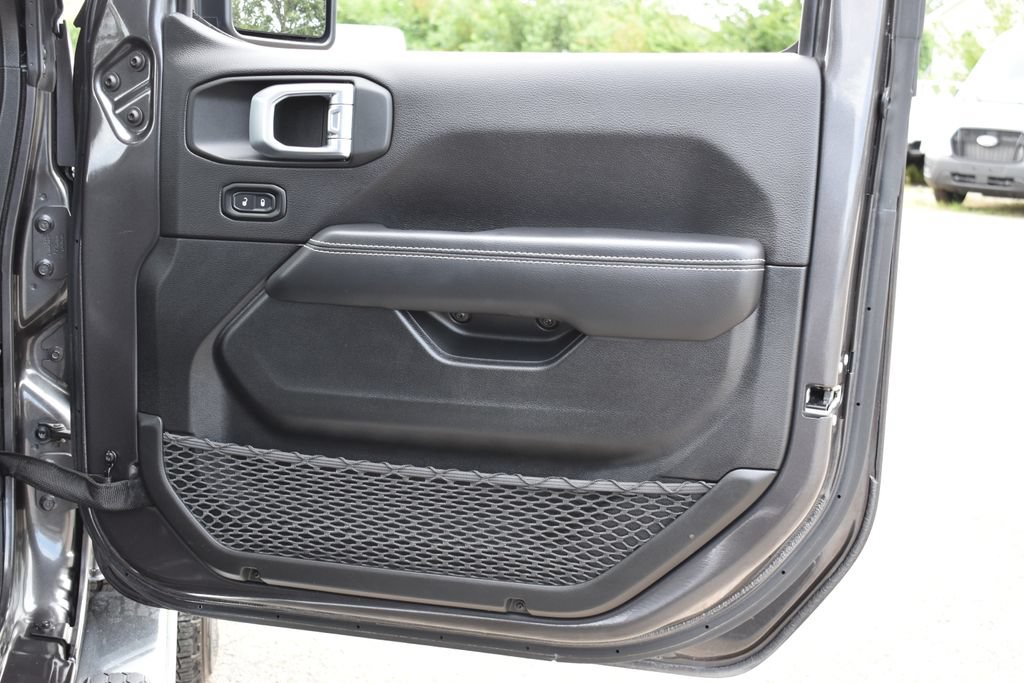 Used 2022 Jeep Wrangler Unlimited Sahara w/ LED Lighting Group AWD/4WD image 27