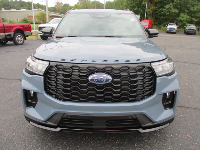 Certified 2025 Ford Explorer ST-Line w/ Premium Package AWD/4WD image 5