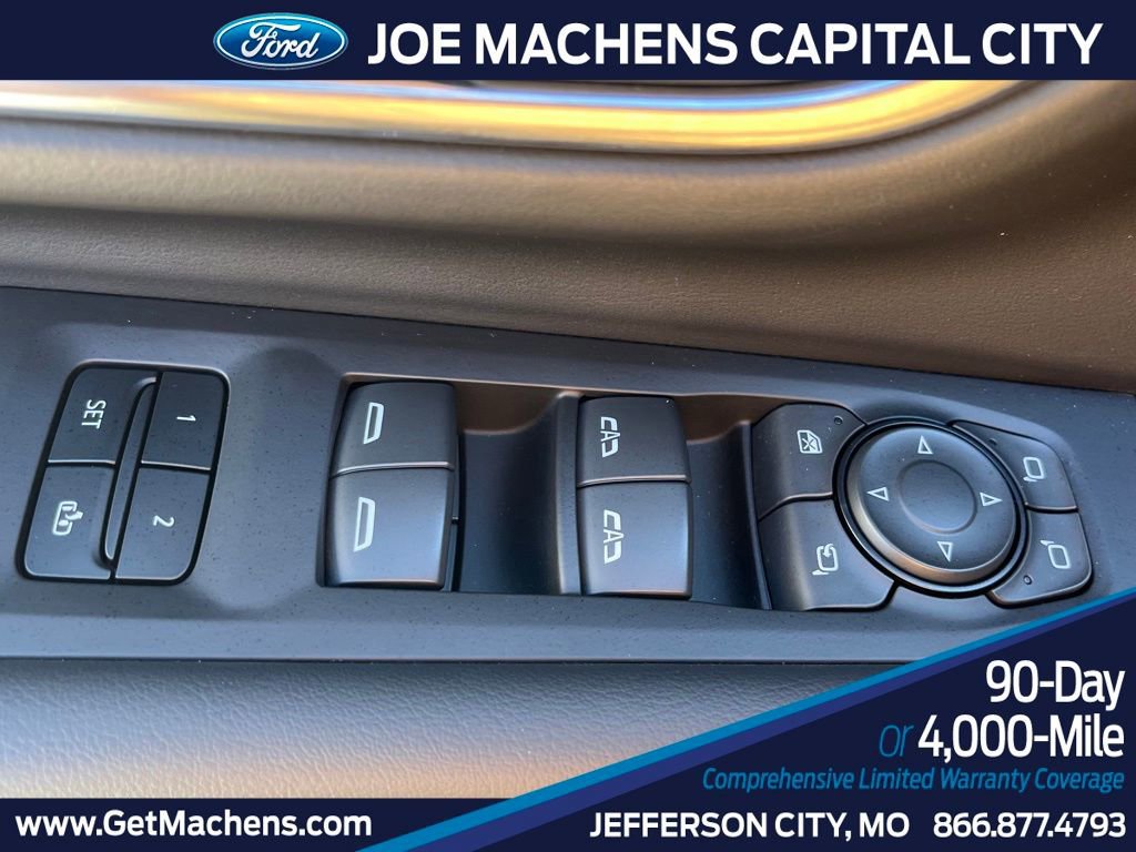 Used 2024 GMC Yukon SLT w/ SLT Luxury Package image 22