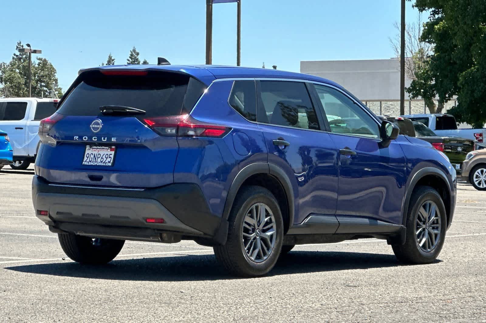 Used 2023 Nissan Rogue S FWD video 2