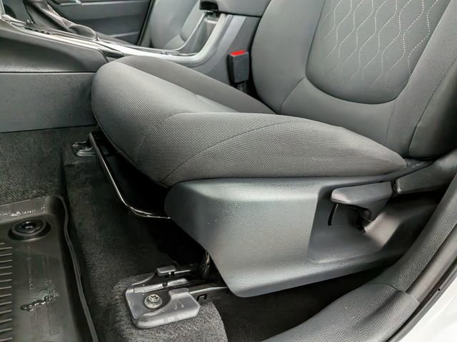 Used 2024 Toyota Corolla Cross LE image 12