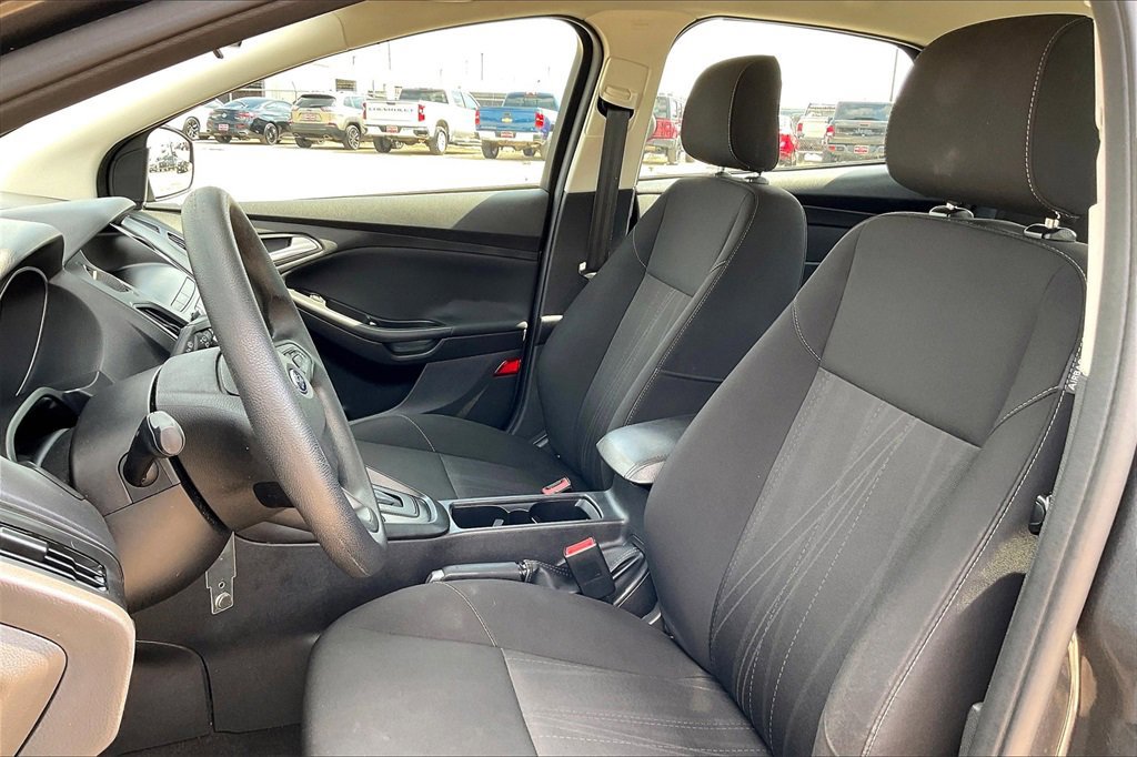Certified 2018 Ford Focus SE w/ SE Appearance Package image 18
