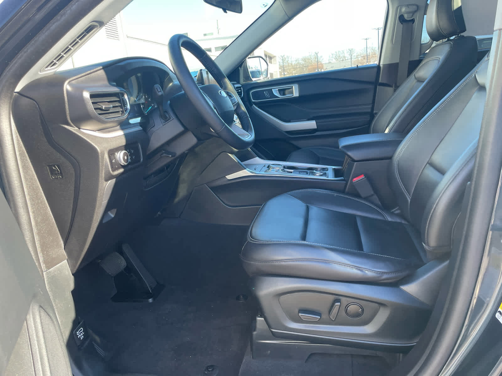 Certified 2023 Ford Explorer XLT w/ Equipment Group 202A image 9