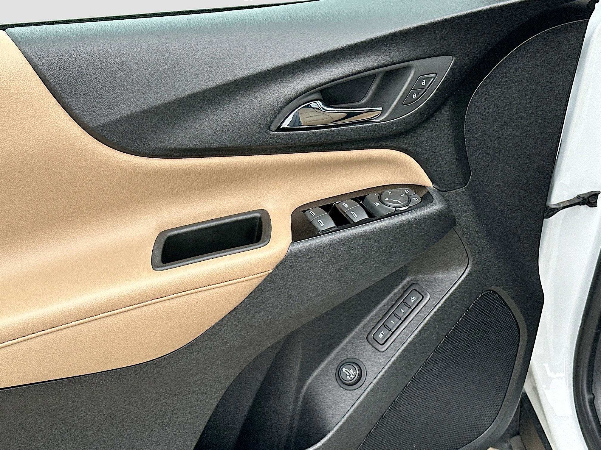 Used 2022 Chevrolet Equinox Premier image 18