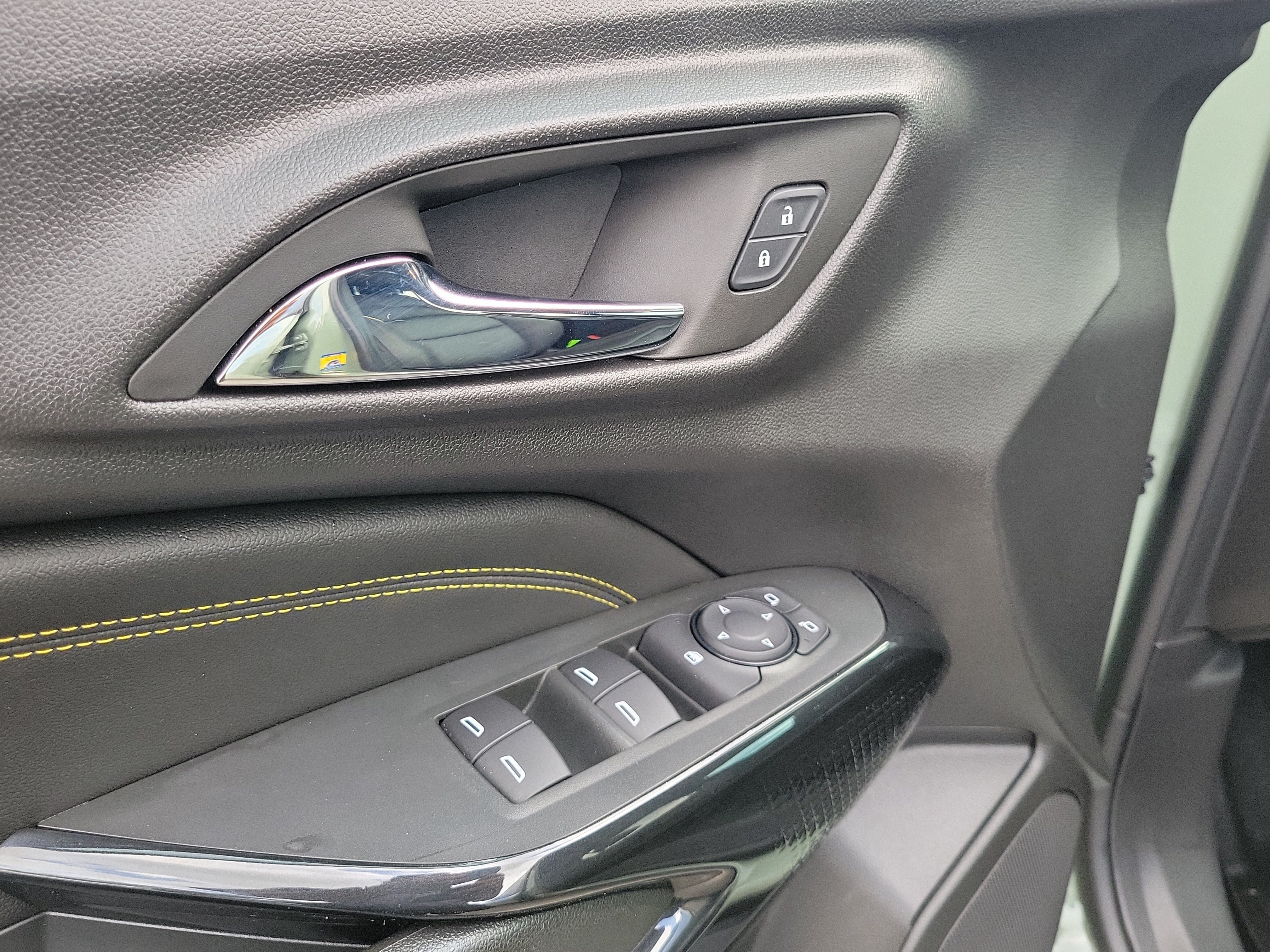 Used 2024 Chevrolet Trax ACTIV w/ Sunroof Package FWD image 19