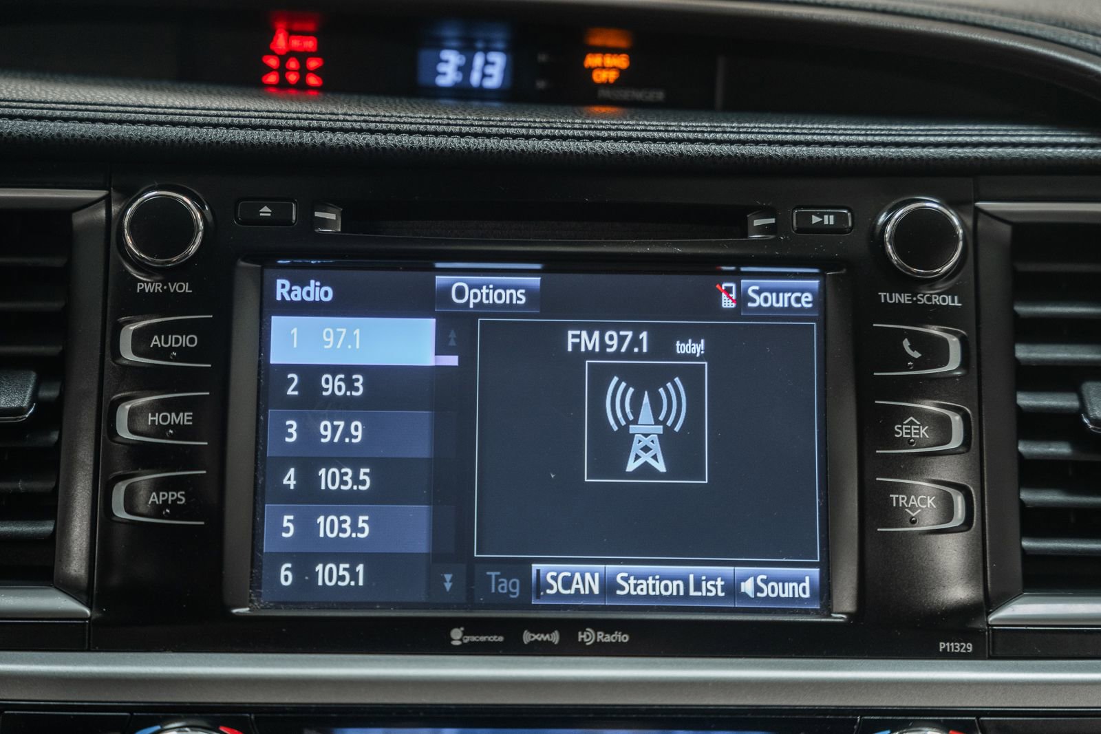 Used 2017 Toyota Highlander Plus w/ Protection Package #3 AWD/4WD image 28