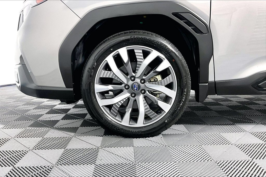 Used 2025 Subaru Forester Touring w/ Popular Package - Touring AWD/4WD image 8