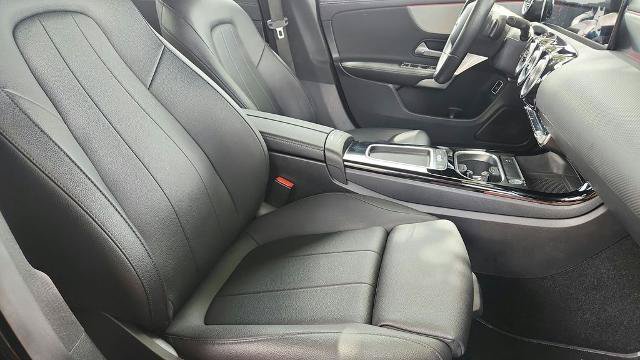 Used 2025 Mercedes-Benz CLA 250 image 33