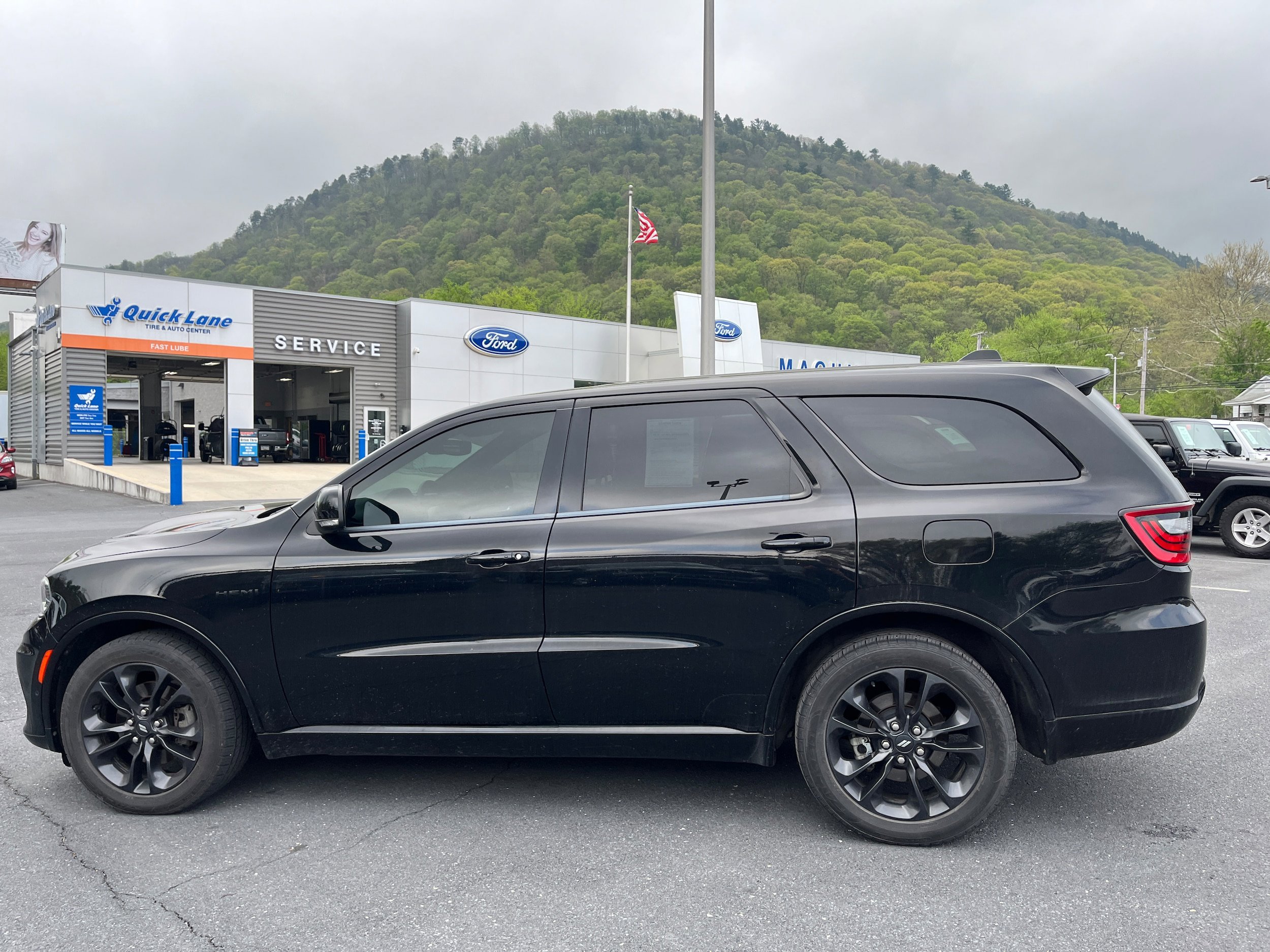 Used 2021 Dodge Durango R/T w/ Blacktop Package AWD/4WD image 6