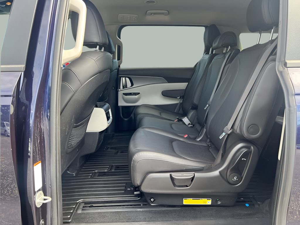 Used 2024 Kia Carnival LX FWD image 25