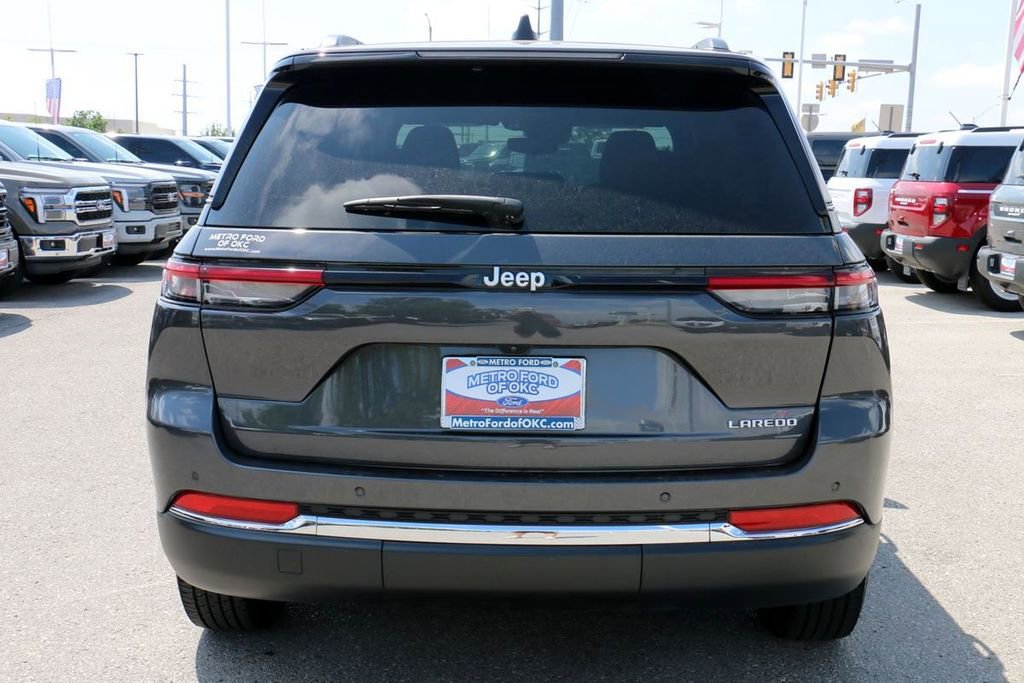 Used 2024 Jeep Grand Cherokee Laredo RWD image 6