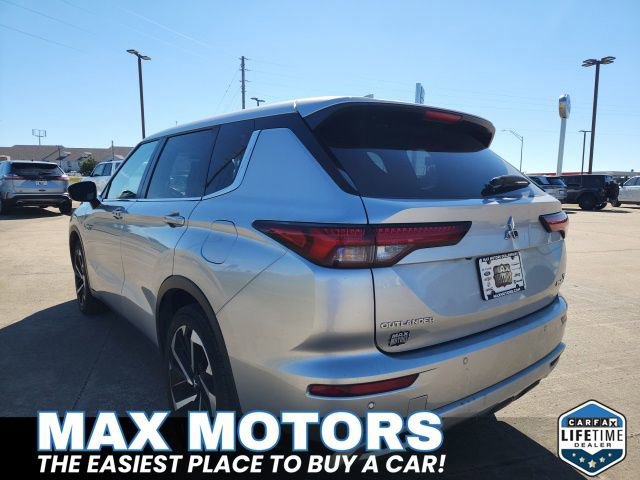 Used 2023 Mitsubishi Outlander SE image 3