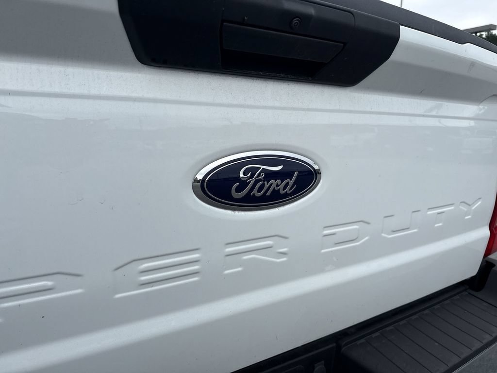 Certified 2025 Ford F250 XL w/ XL Chrome Package RWD image 6