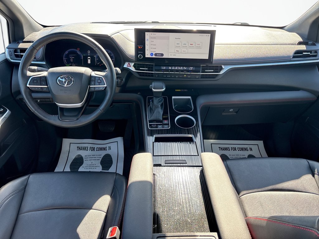 Used 2025 Toyota Sienna XSE AWD/4WD image 18