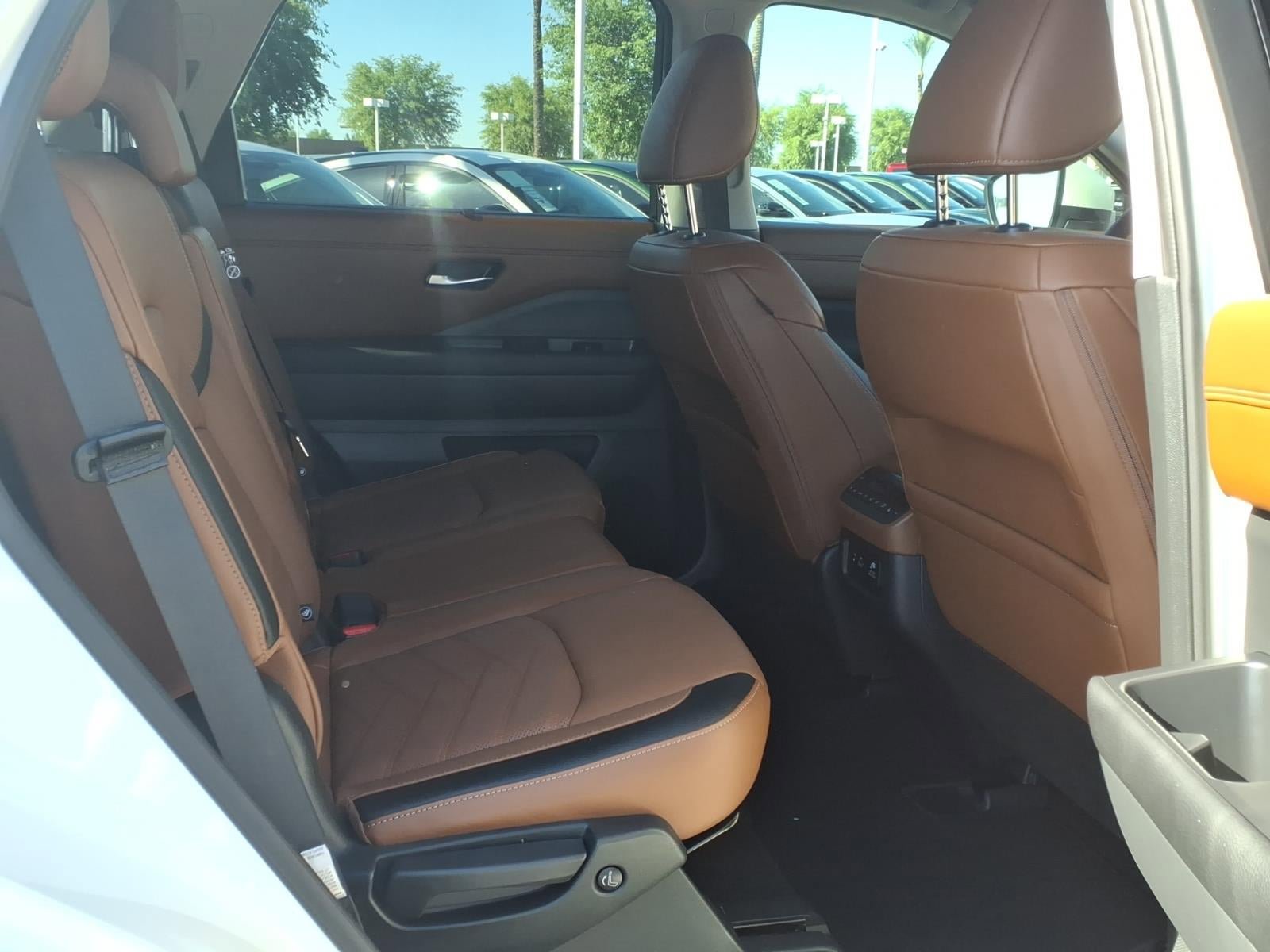 Used 2024 Nissan Pathfinder Platinum w/ Black Appearance Package FWD image 14