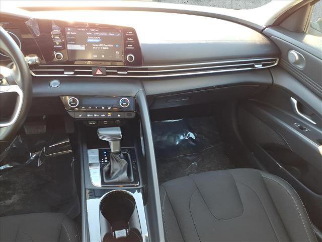 Used 2021 Hyundai Elantra SEL w/ Convenience + Premium Package image 18