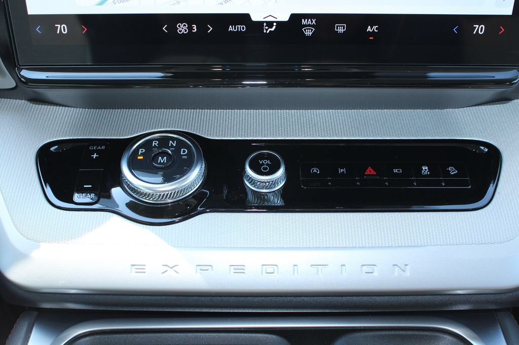 Certified 2025 Ford Expedition Active AWD/4WD image 35