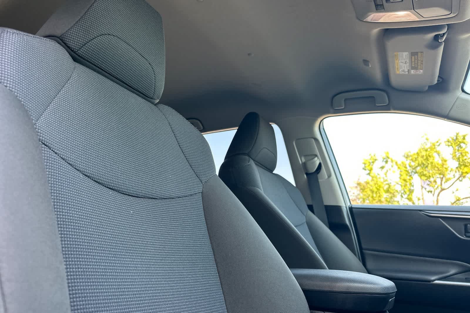Used 2025 Toyota RAV4 LE AWD/4WD image 18