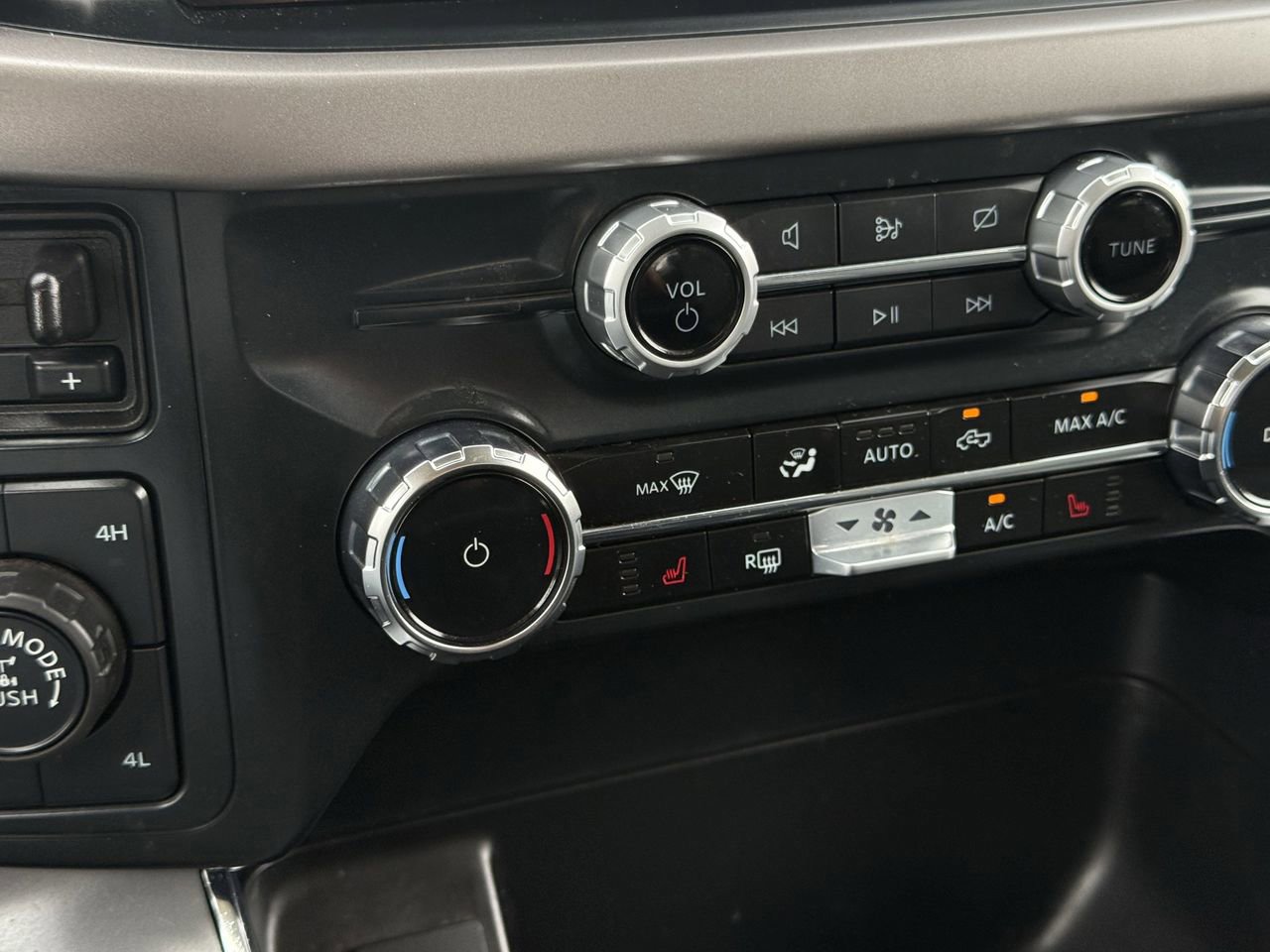 Certified 2024 Ford F150 XLT w/ Equipment Group 302A MID image 20