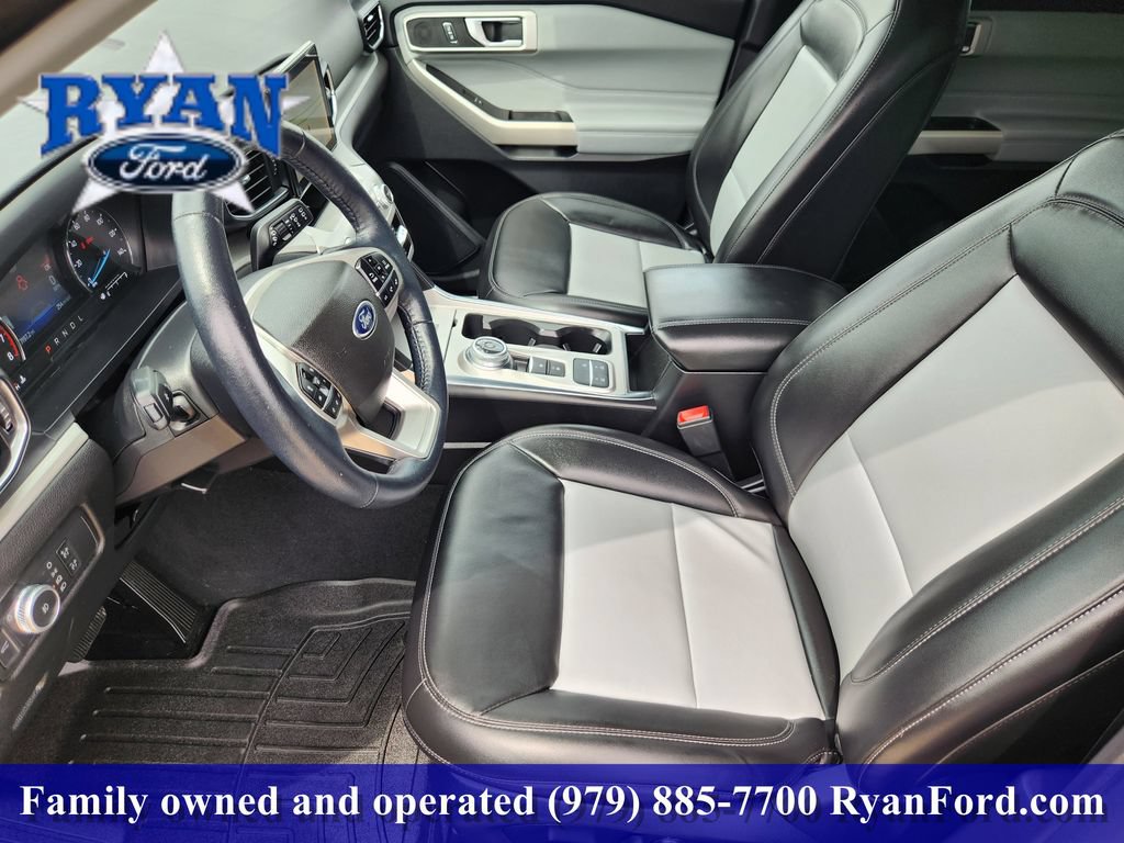 Certified 2022 Ford Explorer XLT w/ Equipment Group 202A RWD image 9