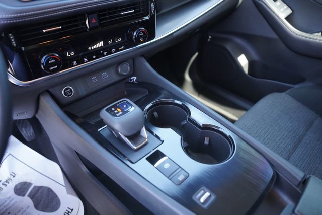 Used 2022 Nissan Rogue SV FWD image 28