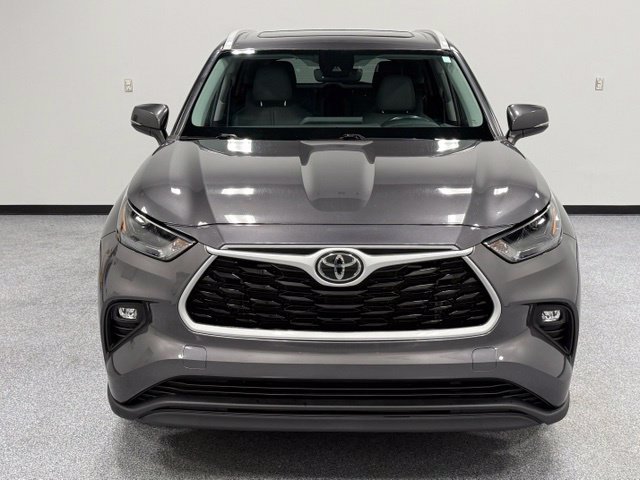 Used 2023 Toyota Highlander XLE FWD image 4