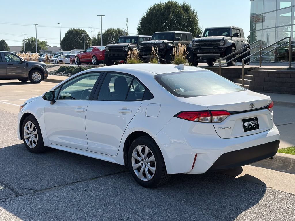 Used 2025 Toyota Corolla LE FWD image 4