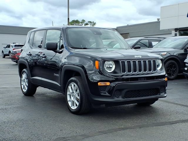 Used 2023 Jeep Renegade Latitude AWD/4WD image 3