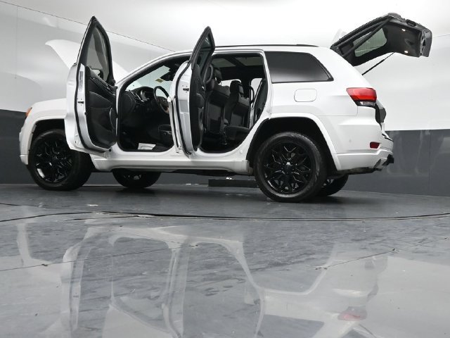 Used 2020 Jeep Grand Cherokee Overland AWD/4WD image 58