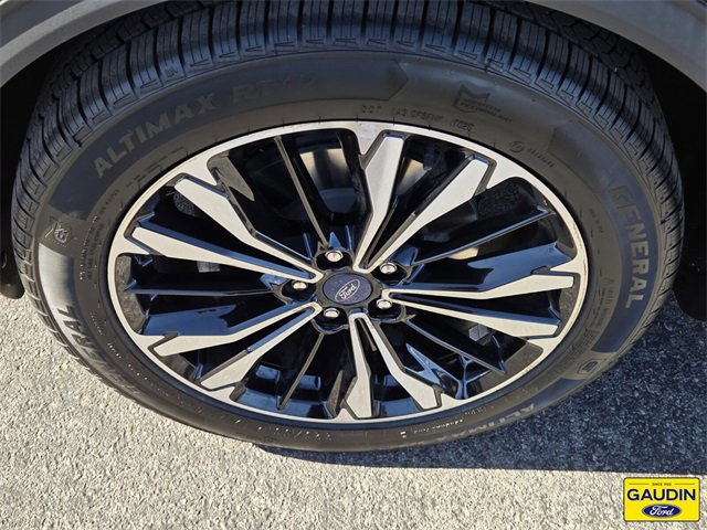 Certified 2022 Ford Escape SE w/ SE Sport Appearance Package image 10