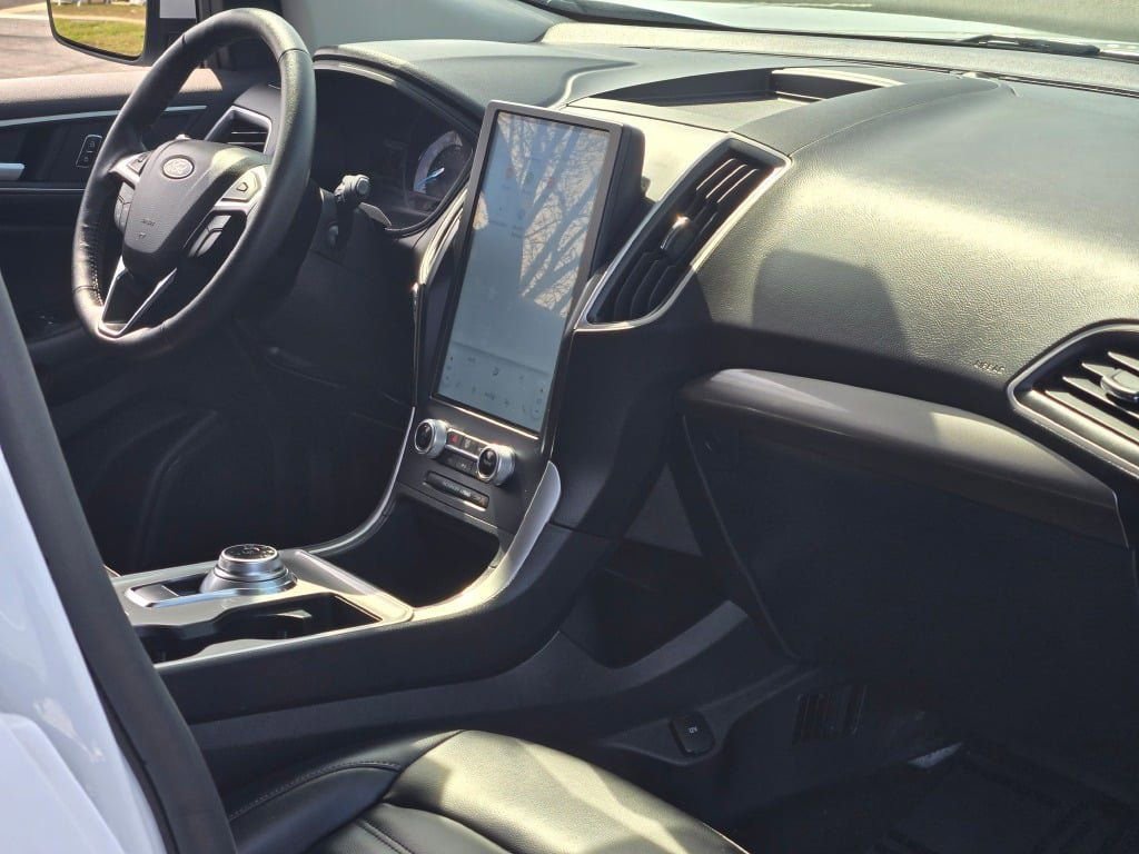 Certified 2024 Ford Edge SEL image 9