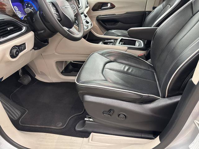 Used 2024 Chrysler Pacifica Limited FWD image 11