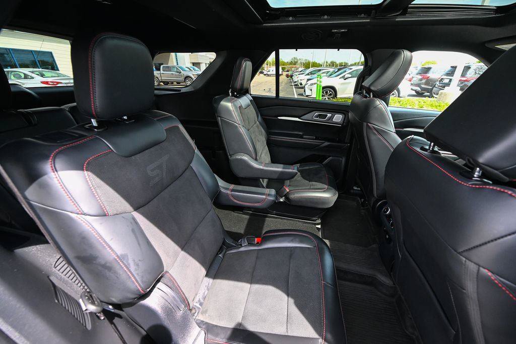 Certified 2025 Ford Explorer ST AWD/4WD image 30
