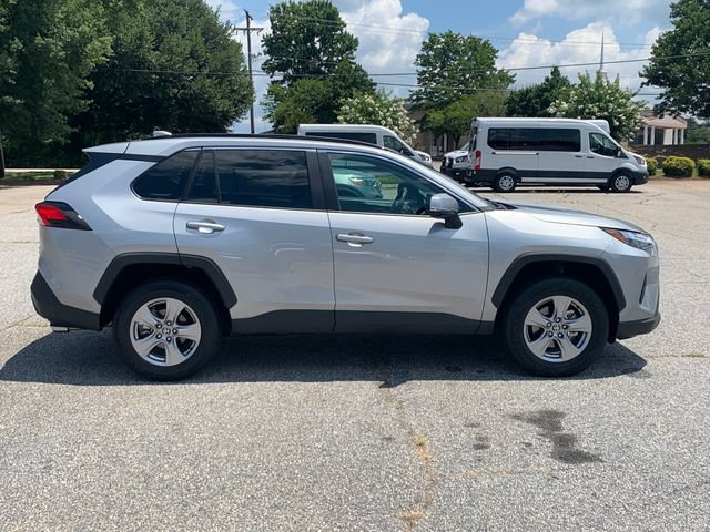 Used 2025 Toyota RAV4 XLE AWD/4WD image 4