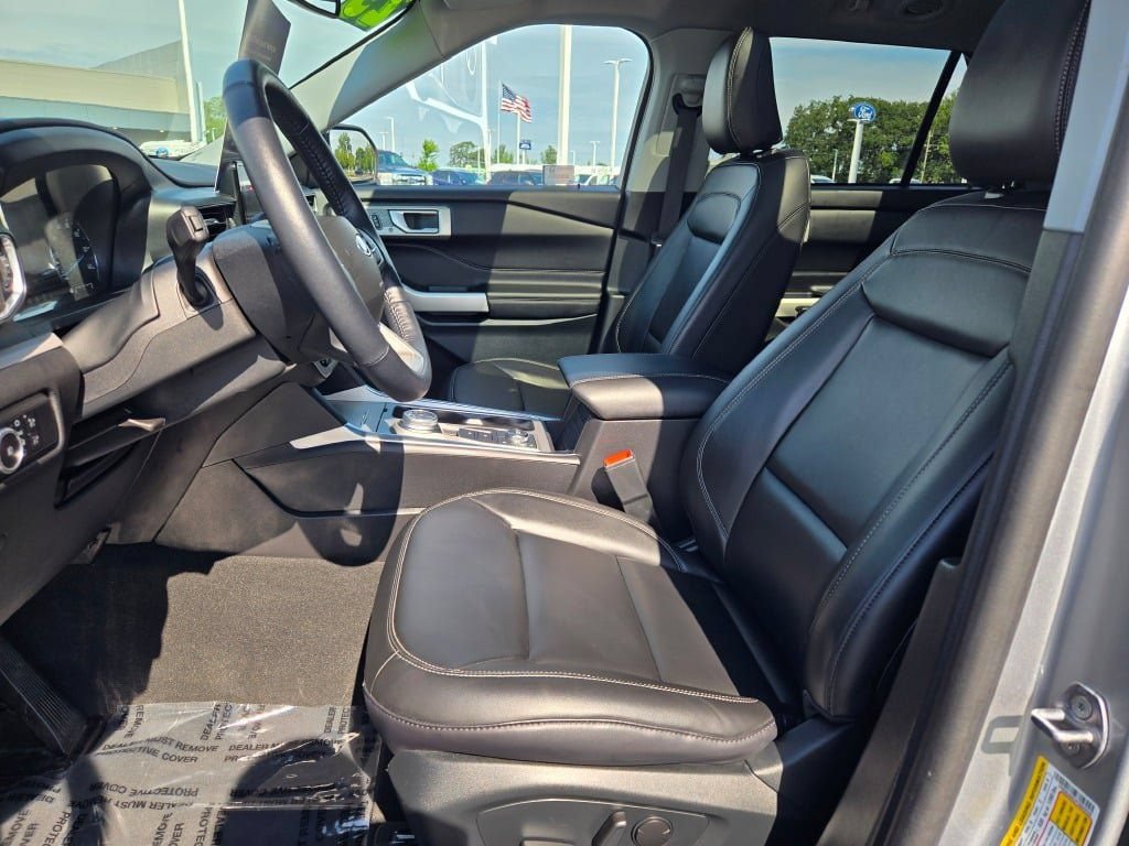 Certified 2023 Ford Explorer XLT w/ Equipment Group 202A AWD/4WD image 23