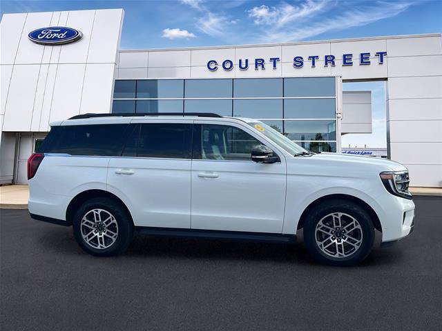 Certified 2025 Ford Expedition Active AWD/4WD image 4