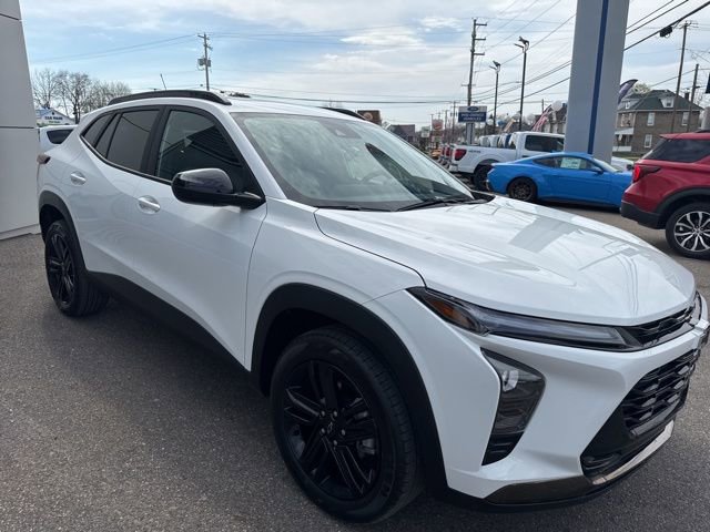 Used 2025 Chevrolet Trax ACTIV w/ Sunroof Package image 4