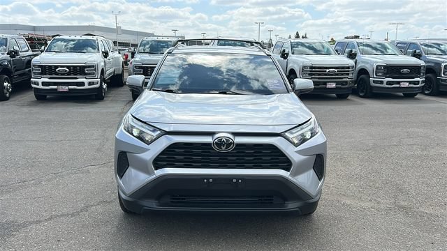 Used 2025 Toyota RAV4 XLE FWD image 9