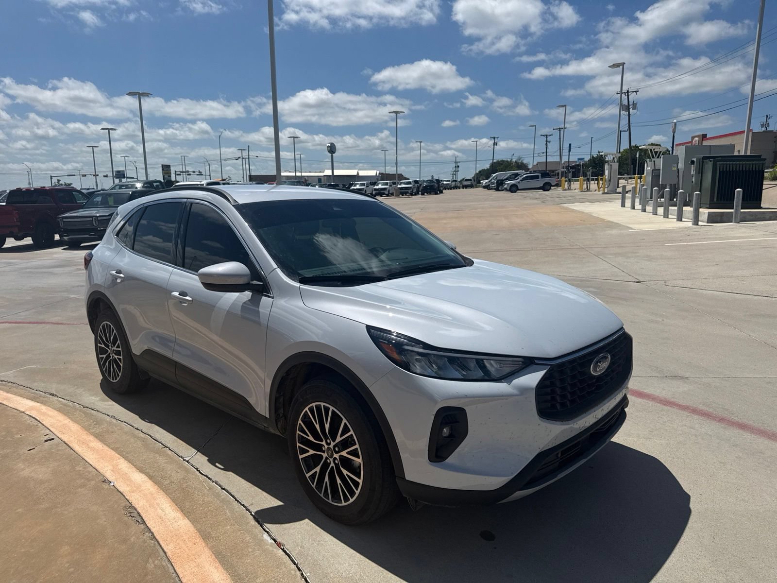 Certified 2025 Ford Escape SE FWD image 3