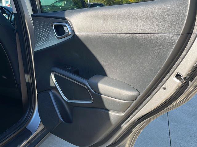 Used 2025 Kia Soul LX w/ LX Technology Package FWD image 24
