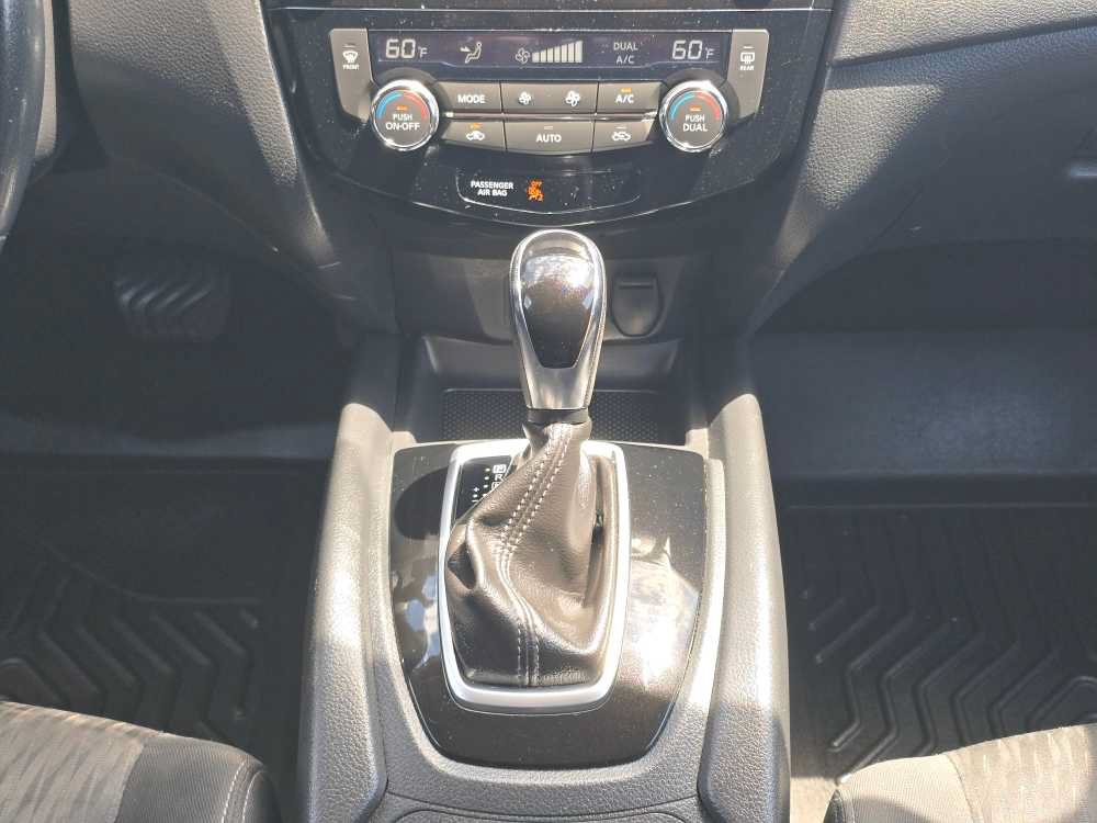 Used 2018 Nissan Rogue SV AWD/4WD image 13