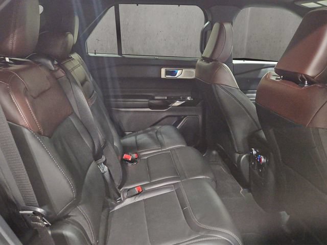Certified 2023 Ford Explorer Platinum w/ Technology Package AWD/4WD image 23